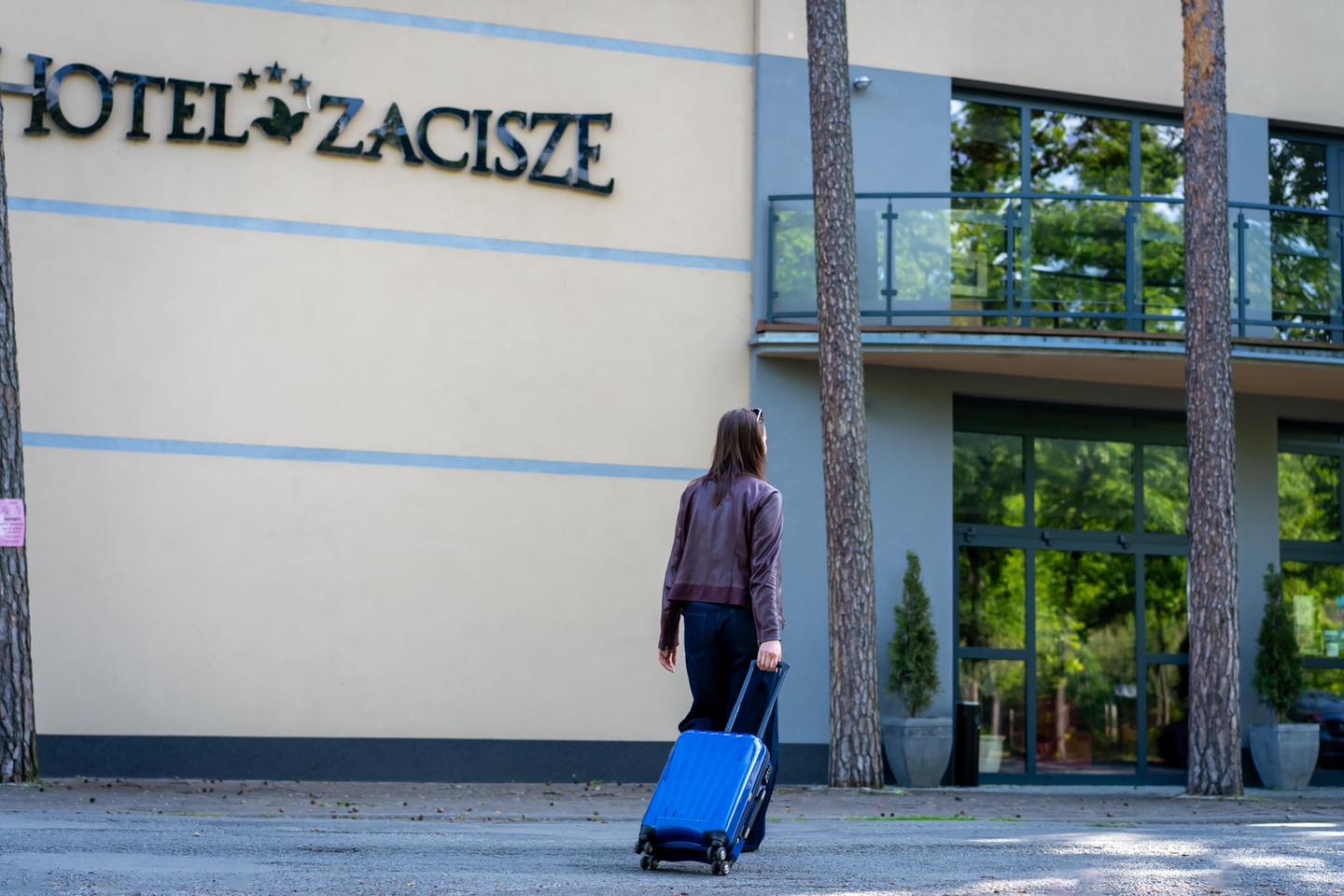 Gość przyjeżdżający do Hotelu Zacisze